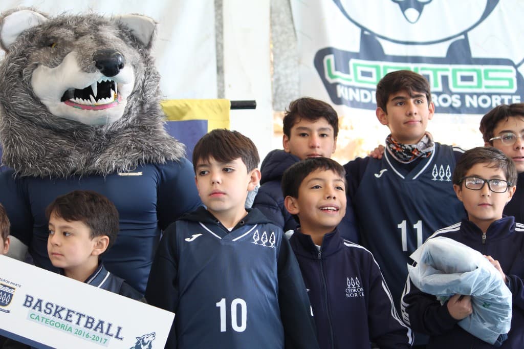 Equipo Lobitos de Elementary School en Cedros Norte